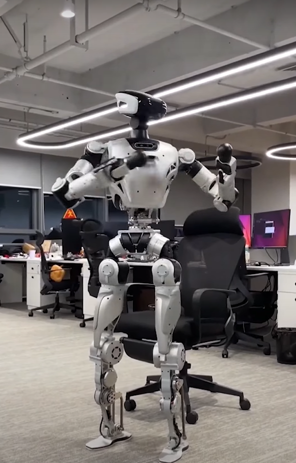 Với các tính năng tiên tiến kể trên, CL-3 được định vị đóng vai trò quan trọng trong nhiều lĩnh vực khác nhau, chẳng hạn như các ngành công nghiệp. Với khả năng di chuyển trên các địa hình phức tạp và thực hiện các nhiệm vụ năng động, robot này sẽ lý tưởng cho việc tự động hóa trong sản xuất và hậu cần. Ảnh: @LimX Dynamics/Youtube.