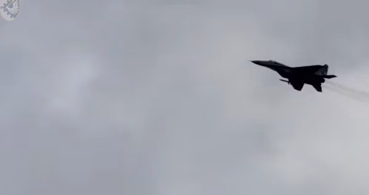 Những hệ thống tên lửa như vậy là chìa khóa để vô hiệu hóa các bệ phóng phòng không S-300 và S-400 của Nga, vốn vẫn là một trong những vũ khí mạnh nhất của Moscow chống lại máy bay Ukraine. Ảnh: @Bộ Tư lệnh Không quân phía Tây Ukraine.