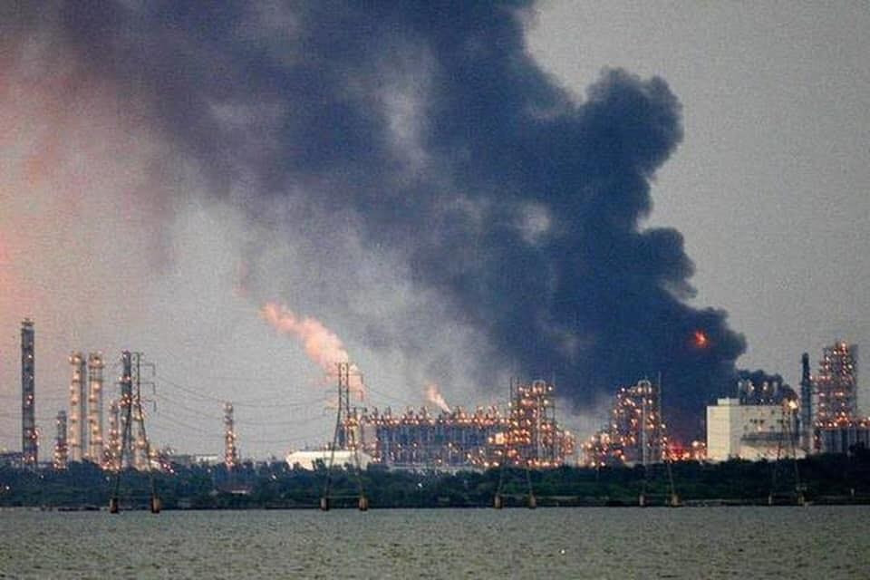 Trong bối cảnh đó, Ukraine kêu gọi phương Tây viện trợ thêm hệ thống phòng không và tên lửa tầm xa để đối phó UAV, tên lửa hành trình. Tuy nhiên, giới chuyên gia nhận định lá chắn này khó ngăn chặn hoàn toàn, bởi Nga thường dùng chiến thuật “bão hỏa lực”, phóng ồ ạt hàng trăm đòn tấn công khiến phòng thủ quá tải.