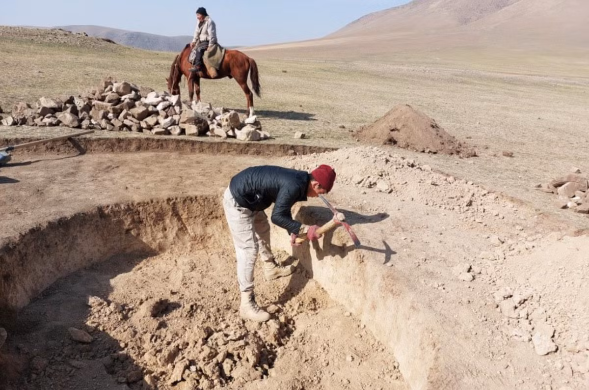 Phiến đá cũng làm sáng tỏ văn hóa của các dân tộc du mục ở Trung Á thời cổ xưa”. Ảnh: @Viện Nghiên Cứu Thổ Nhĩ Kỳ Và Altaistics.