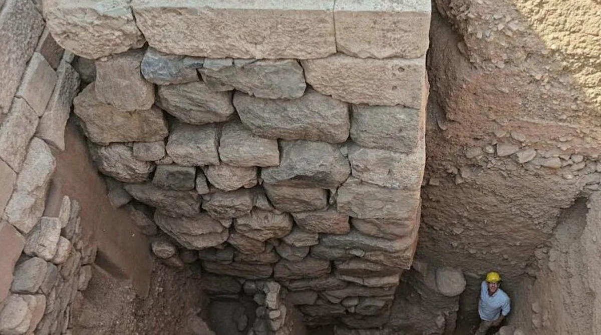 Cung điện được xây bằng những tảng đá khổng lồ nằm sâu dưới mặt đất. Ảnh: @stilearte.