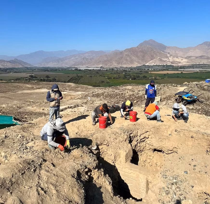 Mới đây, khi tiến hành khai quật tại khu vực Huaca Yolanda này, các nhà khảo cổ học đến từ trường Đại học Quốc gia Trujillo bất ngờ tìm thấy quần thể kiến trúc cổ xưa kỳ lạ độc đáo. Ảnh: @Đại học Quốc gia Trujillo.