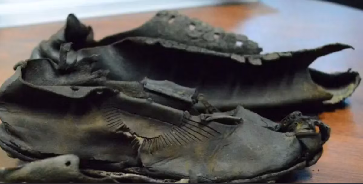 421 đôi giày La Mã cổ đại này có nhiều kích cỡ khác nhau bao gồm giày trẻ em, giày thanh thiếu niên, giày nam và nữ, guốc tắm, cả giày đi trong nhà và giày đi ngoài trời. Ảnh: @Vindolanda Trust.