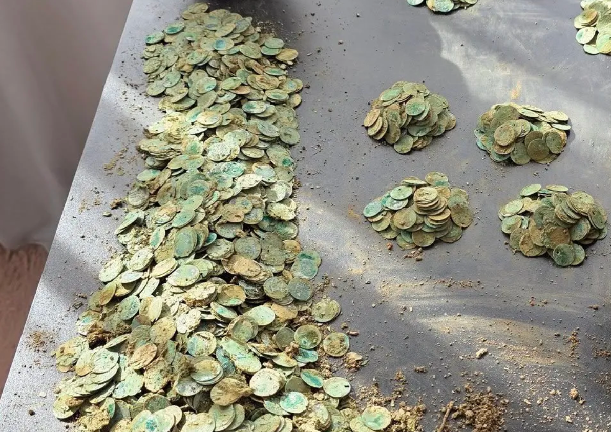 Mỗi đồng tiền xu bạc này đều kể những câu chuyện về chợ gánh, thương mại, cống nạp và mạng lưới quan hệ phức tạp giữa Đế quốc Ottoman và các vùng phía đông nam châu Âu. Ảnh: @RO Detecting.