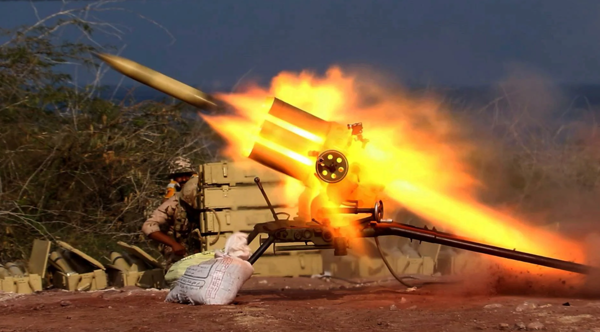 Việc bắn tên lửa ngẫu nhiên, như đã đưa tin, cho thấy sự cố trong phối hợp, với các đơn vị hoạt động độc lập thay vì là một phần của phòng thủ gắn kết. Điều này đặt ra câu hỏi về khả năng phục hồi của cơ sở hạ tầng quân sự của Iran dưới áp lực, đặc biệt là trước một đối thủ vượt trội về mặt công nghệ. Ảnh: @ The Times of Israel.