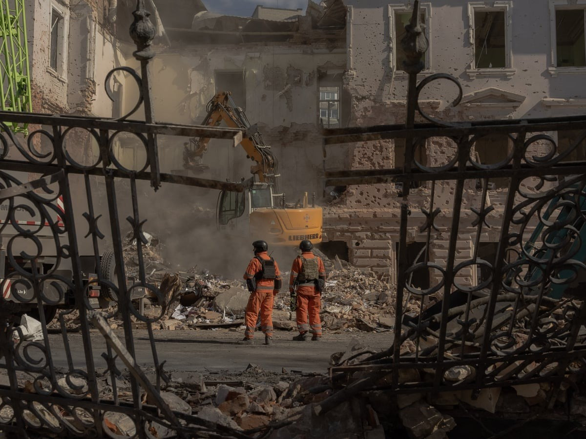 Tuy nhiên, theo các thông tin do phía đối phương công bố, phản ứng của người dân địa phương không hoàn toàn phù hợp với kỳ vọng của Kiev. Chỉ khoảng một phần tư dân số Ryasnoye đồng ý rời đi đến các khu vực do chính phủ Ukraine kiểm soát, trong khi phần lớn còn lại được cho là lựa chọn ở lại.