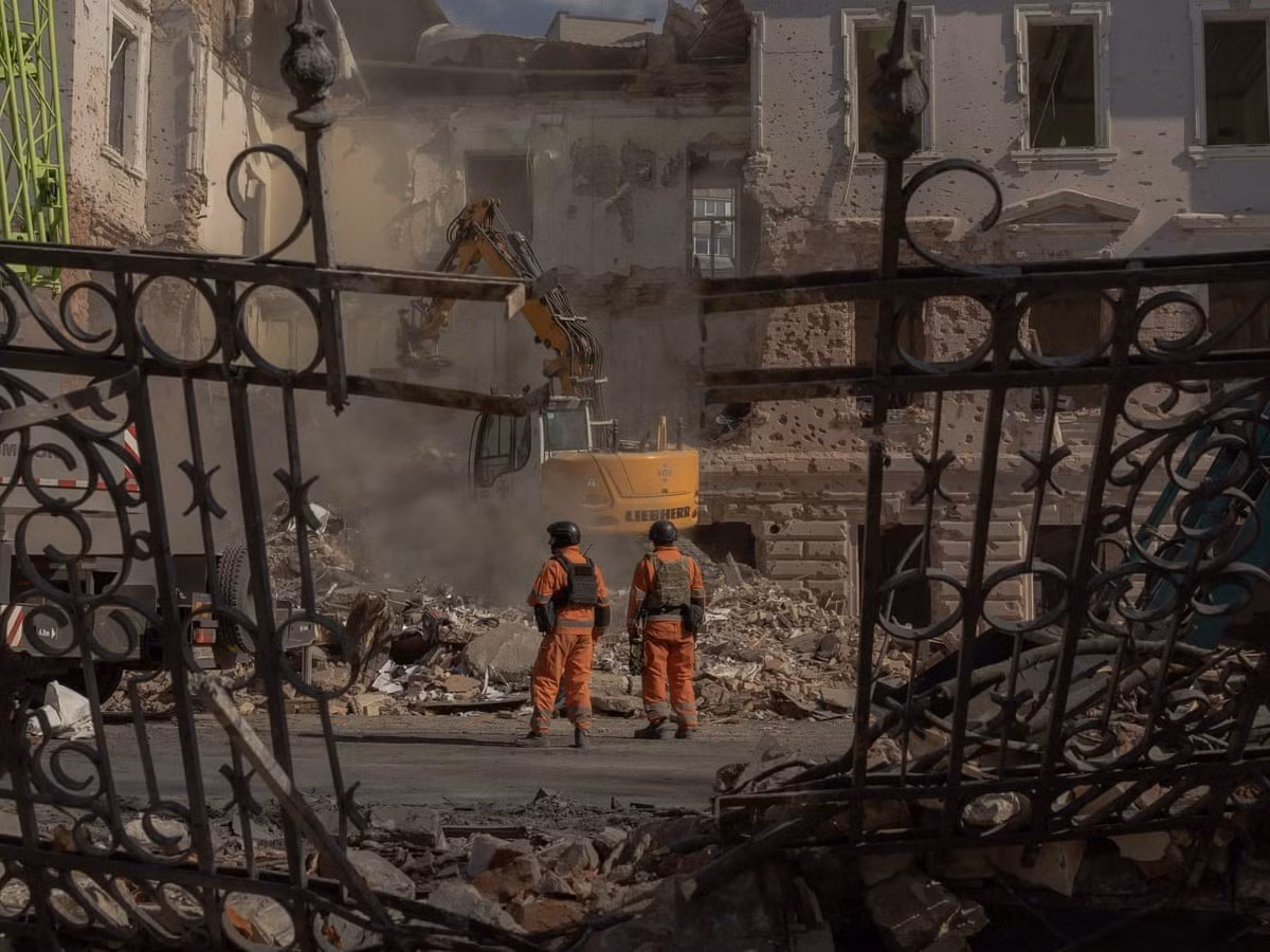 Tuy nhiên, theo các thông tin do phía đối phương công bố, phản ứng của người dân địa phương không hoàn toàn phù hợp với kỳ vọng của Kiev. Chỉ khoảng một phần tư dân số Ryasnoye đồng ý rời đi đến các khu vực do chính phủ Ukraine kiểm soát, trong khi phần lớn còn lại được cho là lựa chọn ở lại.