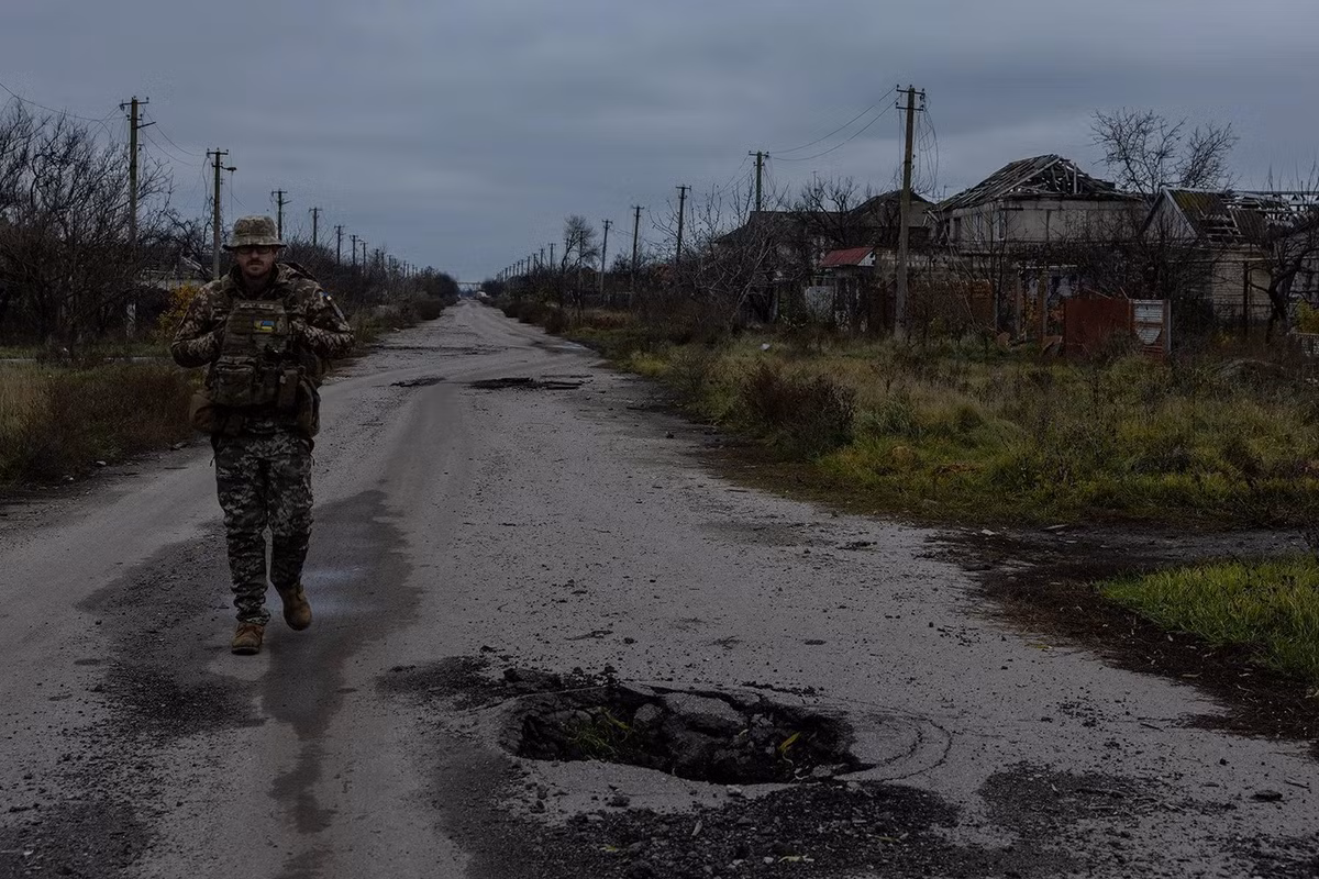 Giới phân tích nhận định, cụm đô thị Slavyansk - Kramatorsk giữ vai trò then chốt cả về quân sự lẫn chính trị, vừa là trung tâm công nghiệp - hậu cần quan trọng của miền đông Ukraine, vừa mang ý nghĩa biểu tượng đối với cục diện Donbass.