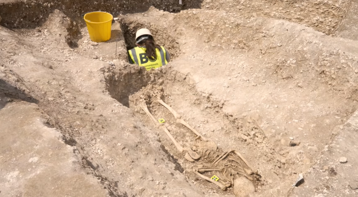 Các nhà khảo cổ tin rằng, cô bị hiến tế một cách cố ý như một phần của nghi lễ bản địa rùng rợn. Ảnh: @Đại học Bournemouth.