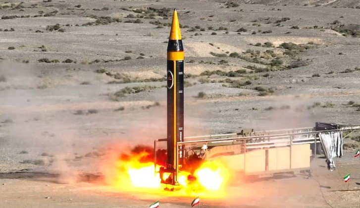 Điều này đặc biệt đáng lo ngại khi Iran đã phát triển nhiều loại tên lửa đạn đạo tiên tiến, trong đó có các biến thể chống hạm có khả năng tấn công mục tiêu trên biển ở khoảng cách hàng nghìn km.