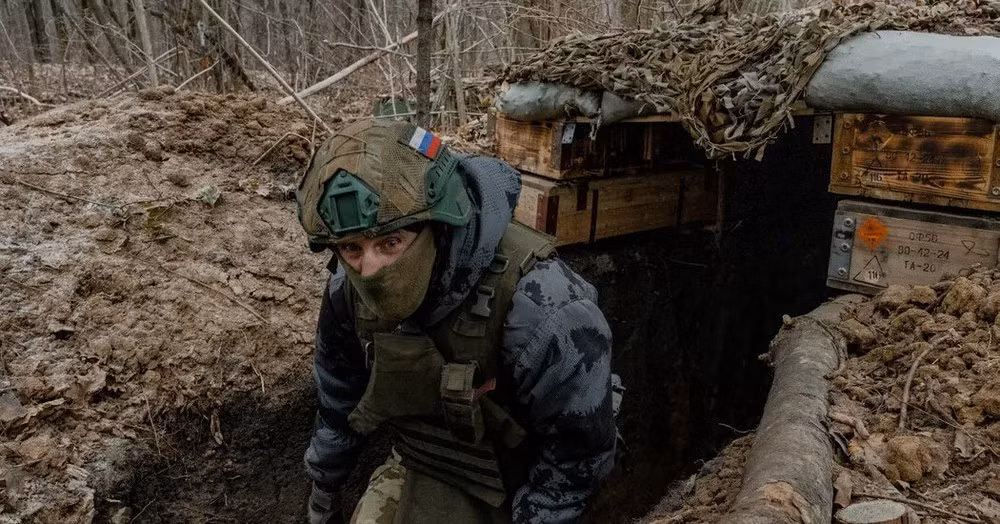 Nhiều chuyên gia dự đoán, Nga sẽ tiếp tục duy trì chiến thuật siết dần địa bàn, từng bước bao vây các cứ điểm nhỏ kết hợp hỏa lực pháo binh và không kích cường độ cao. Mục tiêu là bào mòn sinh lực đối phương, làm suy yếu sức kháng cự và buộc quân phòng thủ phải lùi về các tuyến sau.