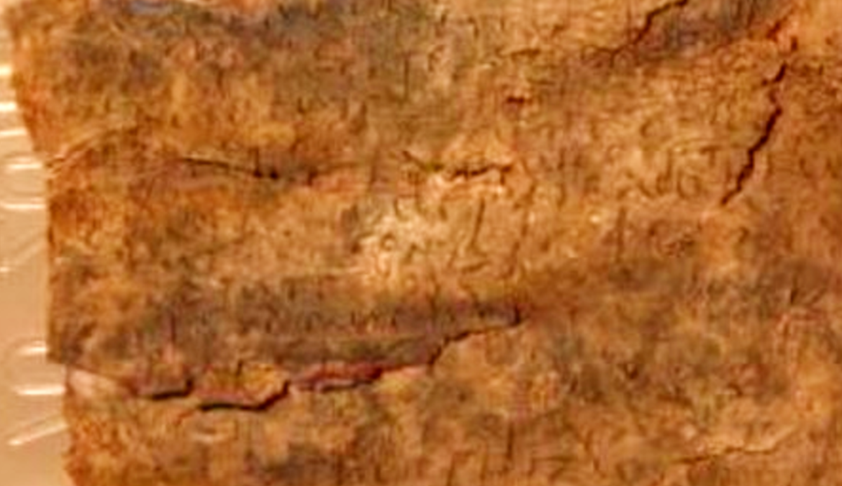 Nhờ đó, Mastrocinque đã phát hiện ra tấm bia chứa một lời nguyền chống lại một vũ công nổi tiếng tên là Manna, người đã từng sống ở thành phố cổ Caesarea Maritima này. Ảnh: @Đại học Verona.