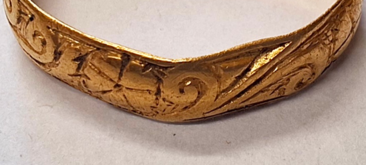 Chiếc nhẫn có niên đại khoảng từ năm 1.650 đến năm 1.750 Sau Công Nguyên.