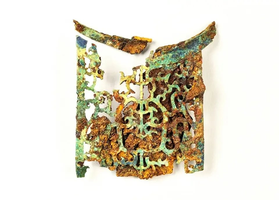 Một bộ phụ kiện áo giáp quý hiếm từ thế kỷ 5 Sau Công Nguyên được làm bằng đồng mạ vàng và trang trí hình rồng, đã được tìm thấy ở Nhật Bản, mang đến những hiểu biết mới về nghề thủ công và văn hóa nghi lễ của thời kỳ Kofun cổ xưa. Ảnh: @Đại học Kagoshima.