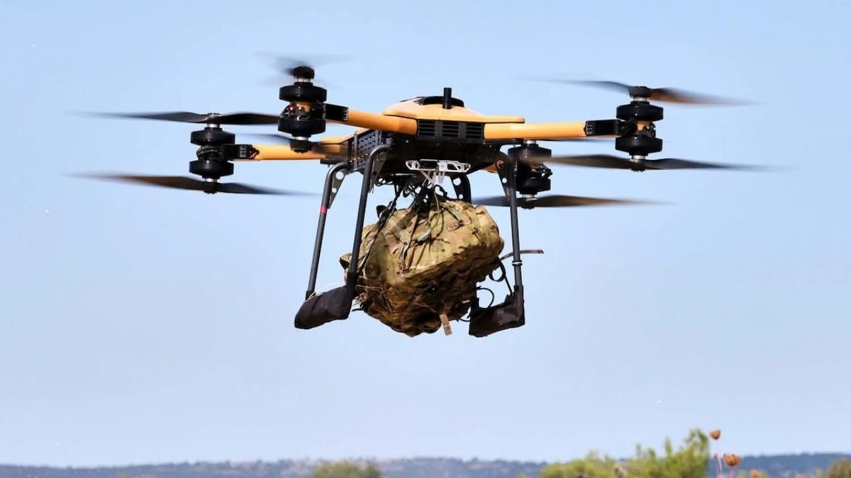 Trong số các nền tảng được chuyển giao, nổi bật là Malloy T150, dòng UAV bốn cánh quạt hạng nặng do Anh sản xuất. T150 có thể mang 68 kg tải trọng, bay trong bán kính 13-37 km, đạt tốc độ 108 km/h, chuyên chở đạn, nước, máu hoặc linh kiện đến các đơn vị tiền tuyến khi xe phương tiện người lái không thể tiếp cận.