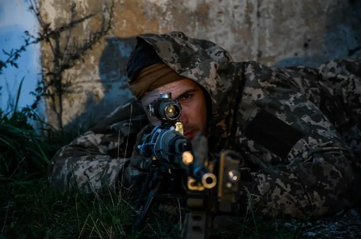 Đêm ngày 14/5, một nhóm phá hoại của Ukraine đã xâm nhập từ vùng Sumy, áp sát biên giới Nga và tìm cách đột nhập vào khu vực Kursk. Các đối tượng mặc quân phục tương tự binh sĩ Nga, được cho là nhằm ngụy trang và che giấu ý đồ tấn công. Ảnh: Top War