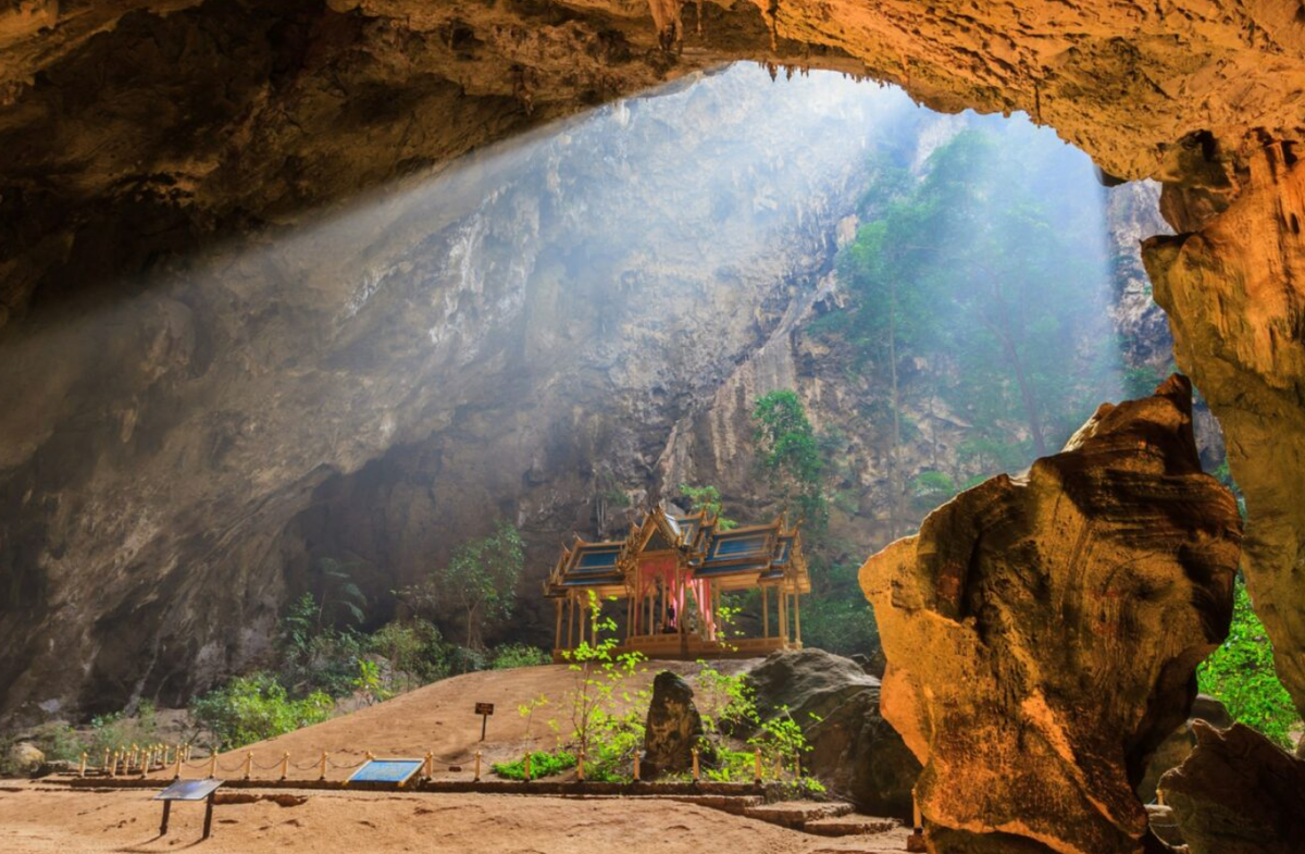 Được khai quật từ hang động Tham Din, hài cốt của đứa trẻ mà các nhà khảo cổ học đặt biệt danh là “Pangpond”, được tìm thấy ở độ sâu khoảng 2 mét dưới sàn hang. Ảnh: @PR Thai Government.