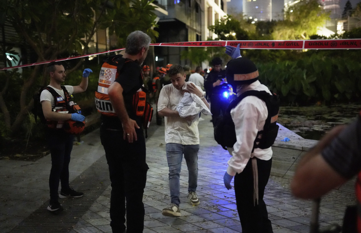 Lãnh tụ tối cao Iran, Ayatollah Ali Khamenei cáo buộc Israel đã gây chiến. Một quan chức cấp cao của Iran cho biết không nơi nào ở Israel an toàn và sự trả thù sẽ rất đau đớn. Ảnh: @Tomer Appelbaum.