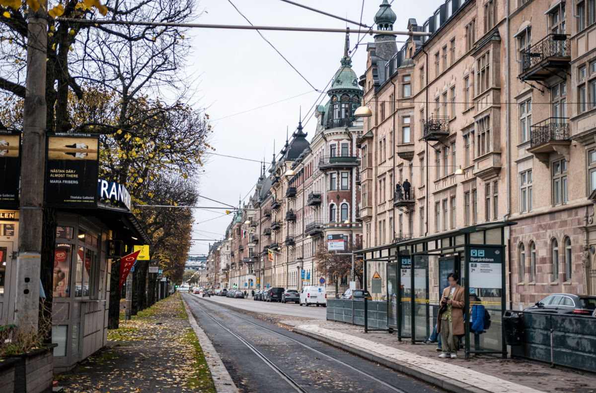 Đó là một mảnh sừng hươu được trang trí công phu được tìm thấy tại địa điểm Strandvägen ở vùng trung nam của đất nước, ban đầu là một phần của chiếc rìu nghi lễ và sau đó nó đã được biến đổi thành một chiếc lao trước khi được cố ý chôn xuống lòng sông. Ảnh: @Lars Larsson.