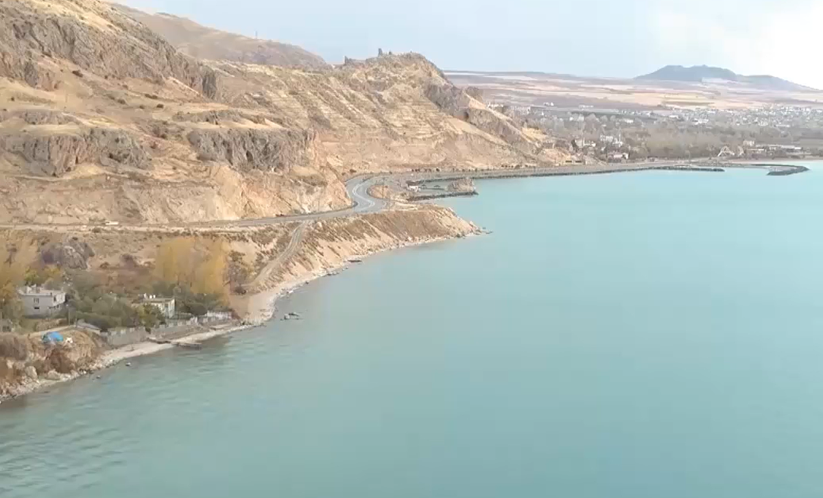 Hồ Van là hồ lớn nhất Thổ Nhĩ Kỳ và lớn thứ hai ở Trung Đông. Đây cũng là hồ nước natri lớn nhất thế giới. Ảnh: @Đại học Van Yüzüncü Yıl.