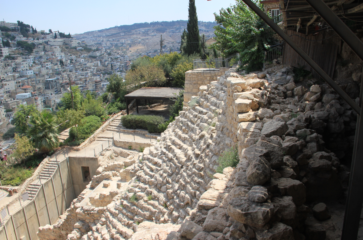 Theo đó, một phát hiện khảo cổ học đáng chú ý được tìm thấy trên sườn phía đông của Thành phố David, bên trong Công viên Quốc gia Tường thành Jerusalem. Ảnh: @Shalom Kveller / City of David.