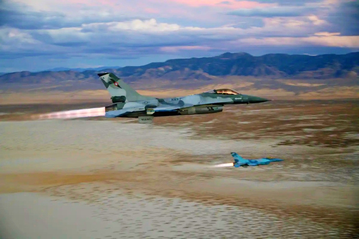 Trong bối cảnh cạnh tranh địa chính trị lan rộng từ Ấn Độ Dương-Thái Bình Dương đến Bắc Cực, những vụ đánh chặn tại ADIZ Alaska chắc chắn sẽ ngày càng nhiều và phức tạp hơn. Phi đội F-16 tại Eielson tiếp tục giữ vai trò tuyến đầu, đảm bảo rằng mọi mối đe dọa tiềm tàng đều được phát hiện, khống chế và ngăn chặn kịp thời - giữ vững lá chắn phòng thủ Bắc Mỹ.