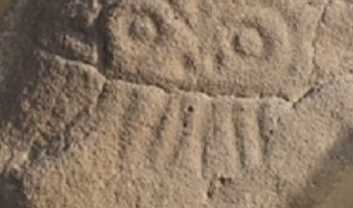 Hầu hết các nhà khảo cổ tin rằng, đó là khuôn mặt người. Ảnh: @Wu Jiacai.