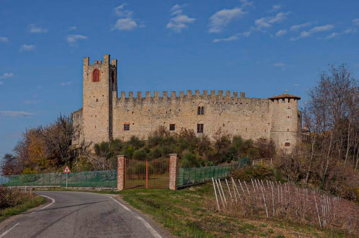 Trong một chuyến dạo chơi dọc con suối gần làng vào một ngày Chủ nhật bình thường, Nicolò Naturani, cậu bé vừa tròn sáu tuổi, đã tình cờ phát hiện ra một vật thể mà không ai để ý đến. Ảnh: @Bảo tàng Khảo cổ học Thành phố Piacenza.