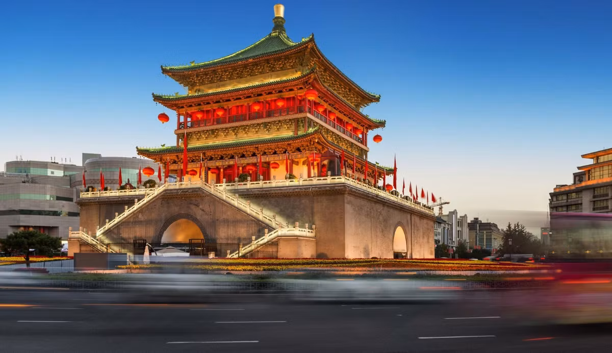 Một nhóm các nhà nghiên cứu tại Tây An, tỉnh Thiểm Tây (Trung Quốc), đã giải mã kỹ thuật đúc được các nghệ nhân Thời Kỳ Đồ Đồng sử dụng cách đây 3.000 năm trước để tạo ra một chiếc bình hình trâu phức tạp. Ảnh: @China Daily.