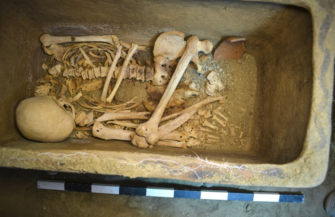 Ngôi mộ được bảo tồn gần như hoàn hảo này không bị quấy rầy trong suốt hàng thiên niên kỷ. Ảnh: @Bộ Văn hóa Hy Lạp.