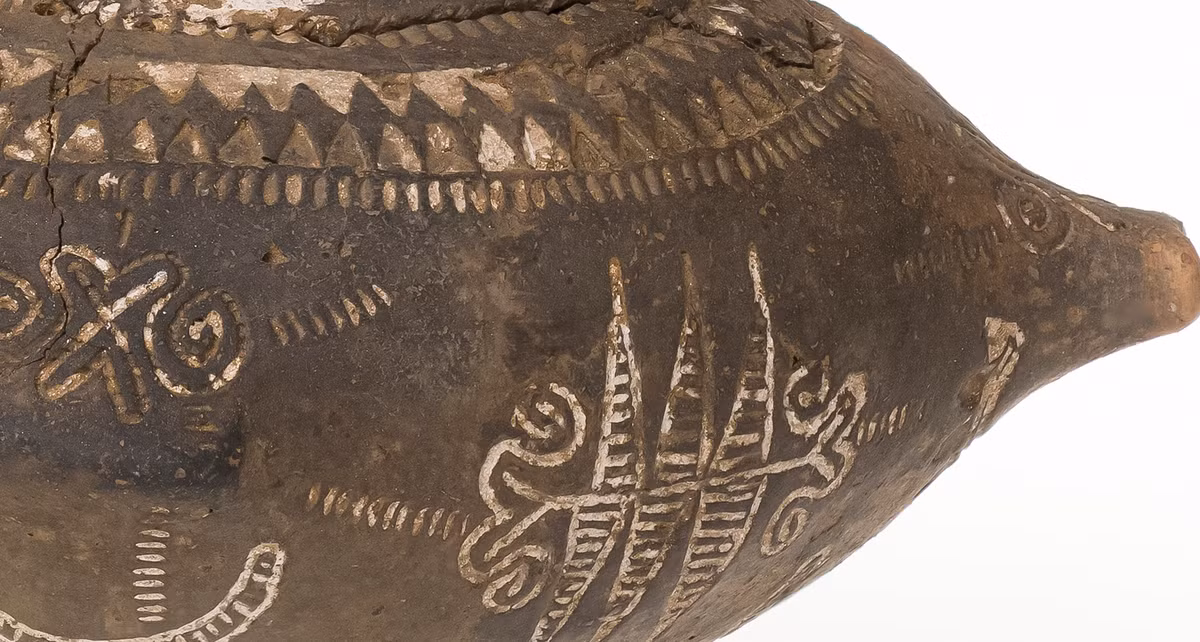 Chiếc bình gốm này là một ví dụ điển hình về đồ gốm được trang trí công phu thuộc nền văn hóa Gốm Khảm, ở hạ lưu sông Danube. Ảnh: @Viện Hàn lâm Khoa học Bulgaria.