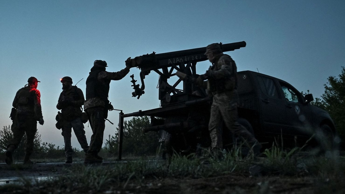 Theo các nhà phân tích quân sự, cách tiếp cận này cho phép Nga duy trì sức ép trong thời gian dài, từng bước làm suy yếu khả năng phòng thủ của Ukraine, đồng thời tạo điều kiện củng cố các khu vực đã kiểm soát. Trong bối cảnh xung đột kéo dài, đây được xem là phương án nhằm tối ưu hóa hiệu quả tác chiến.