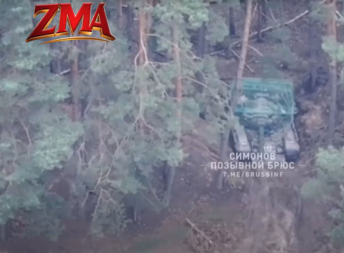 Vài ngày sau, đơn vị tiếp tục phát hiện chiếc xe tăng thứ hai, đó là chiếc xe tăng T-72B3M, phương tiện này đang di chuyển mà không có đạn dược trên đường trở về căn cứ. Ảnh: @Trung đoàn Tấn công Độc lập 224.