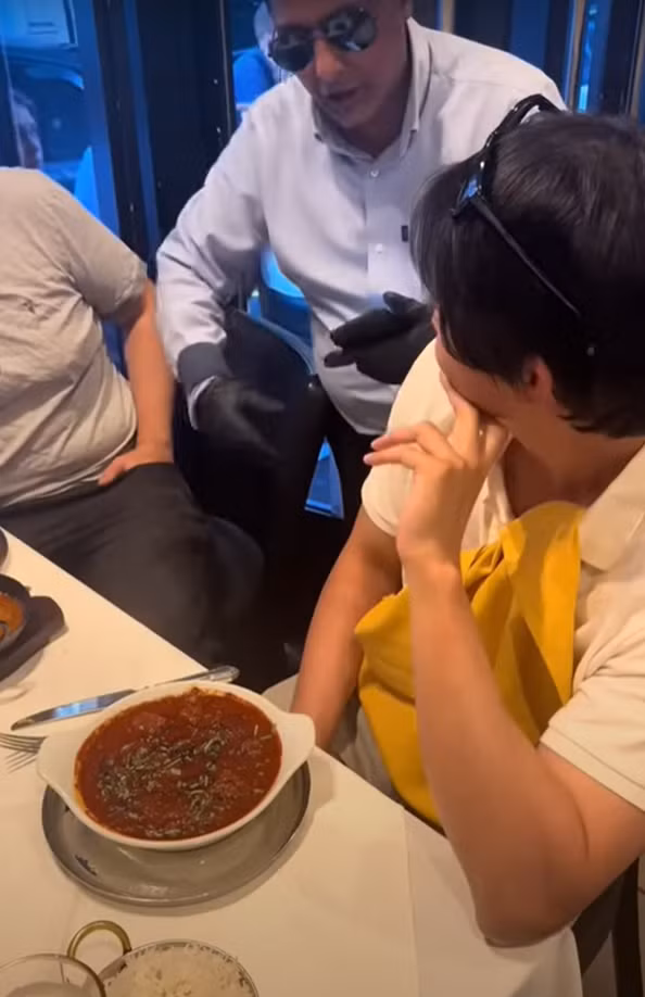 Bên trong món cà ri này bao gồm ớt Carolina Reaper, ớt Scotch Bonnet, nhiều loại ớt Naga và ớt mắt chim, và một loại ớt từ Bangladesh có tên là “ớt rắn”. Ảnh: @Bengal Village - Best of Brick Lane.