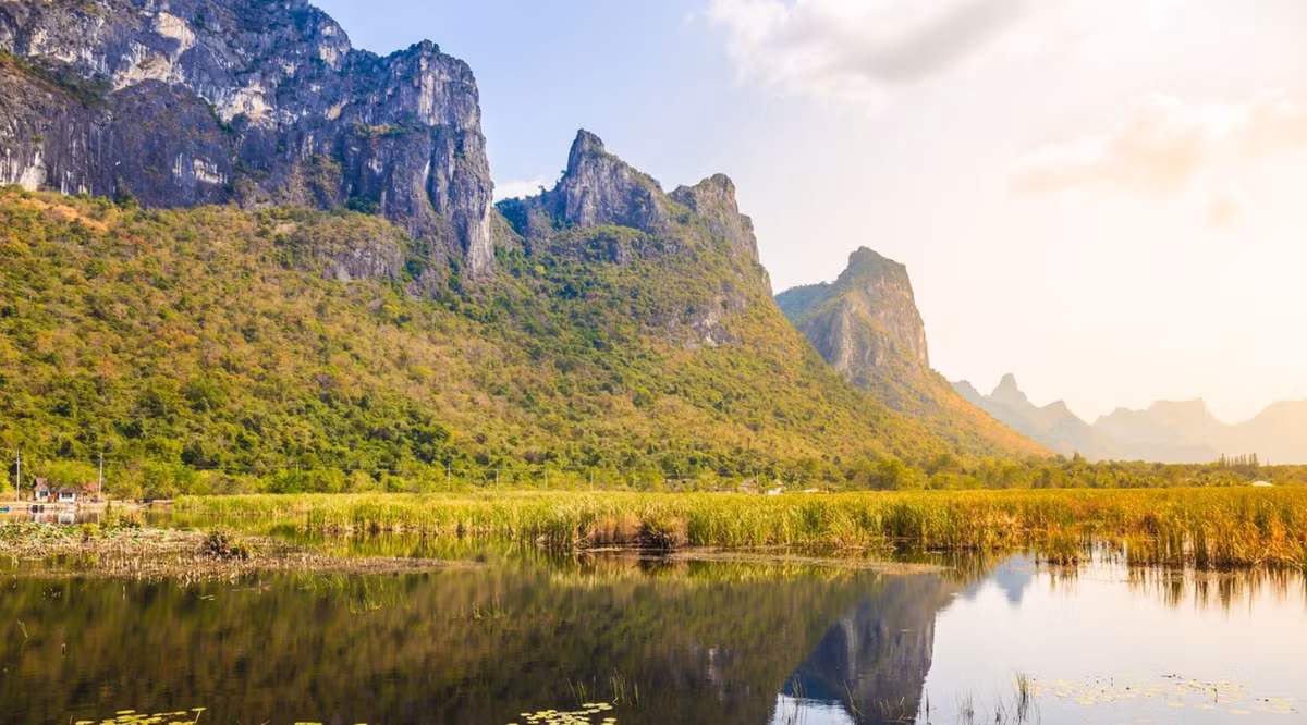 Trong một khám phá kỷ lục, các nhà khảo cổ học đã tìm thấy hài cốt 29.000 năm tuổi của một đứa trẻ tại Vườn quốc gia Khao Sam Roi Yot ở Thái Lan. Ảnh: @PR Thai Government.