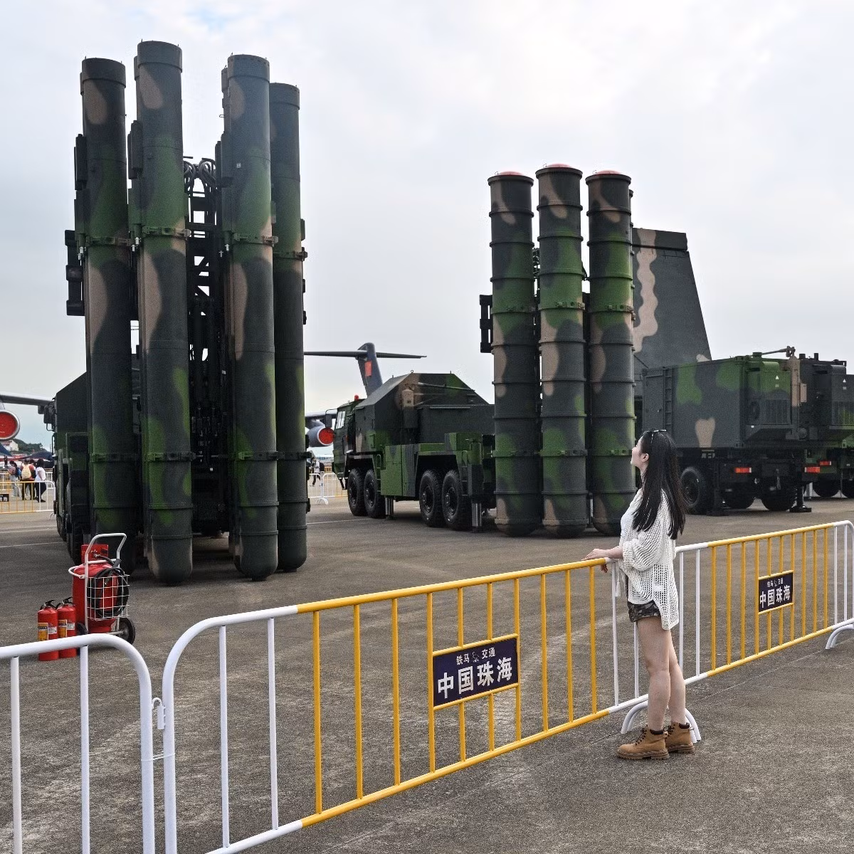 Ngày 16/8/2025, các nguồn tin quân sự khu vực Nam Á xác nhận, Pakistan đã đưa vào biên chế hệ thống tên lửa đất đối không HQ-9BE, phiên bản xuất khẩu tiên tiến của Trung Quốc. Động thái này, dù chưa được Islamabad chính thức công bố, cho thấy nỗ lực tăng cường năng lực phòng không của Pakistan trong bối cảnh cạnh tranh chiến lược với Ấn Độ ngày càng căng thẳng.