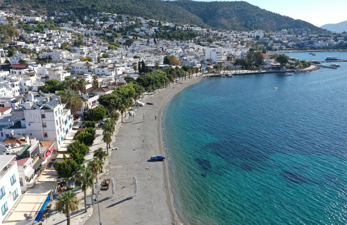 Theo đó, một người đang chăn dê trên vùng cao nguyên thuộc tỉnh Muğla, tây nam Thổ Nhĩ Kỳ thì bất ngờ phát hiện ra một cổ vật lạ. Ngay lập tức, người này báo cáo ngay sự việc lên Bảo tàng Fethiye. Ảnh: @Bảo tàng Fethiye.