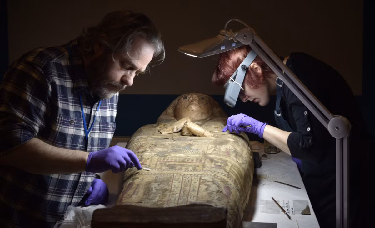 Vì thế, các chuyên gia đến từ Bảo tàng và Phòng trưng bày Perth của Scotland đã bắt tay vào một dự án bảo tồn công cộng để cứu xác ướp này. Ảnh: @Bảo tàng và Phòng trưng bày Perth.