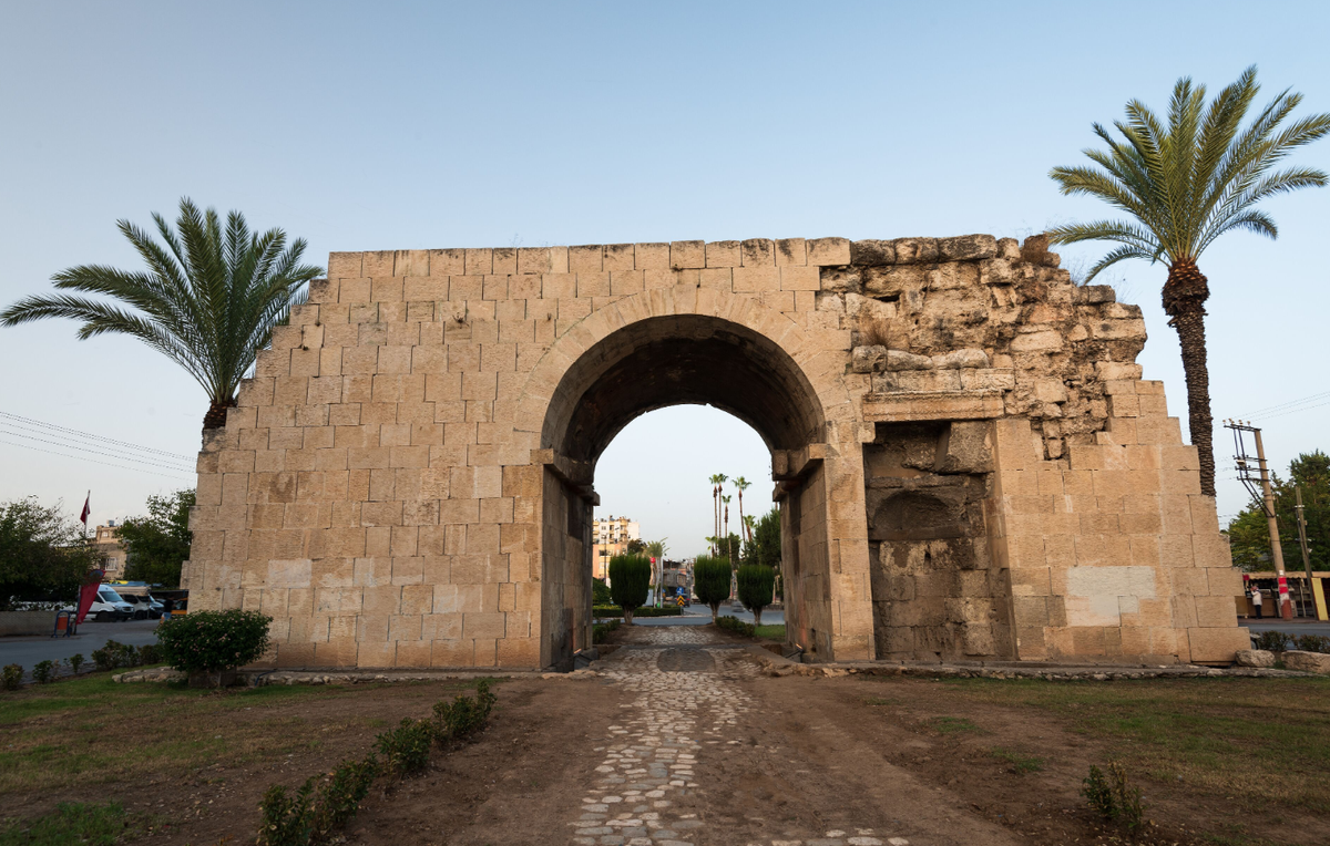 Nhận thấy tầm quan trọng của phát hiện này, dân làng nhanh chóng thông báo cho chính quyền địa phương. Các đội cảnh sát đã đến để bảo vệ khu vực và liên hệ với Ban Giám đốc Bảo tàng thành phố Tarsus, đảm bảo địa điểm này không bị xáo trộn. Ảnh: @Bảo tàng thành phố Tarsus.