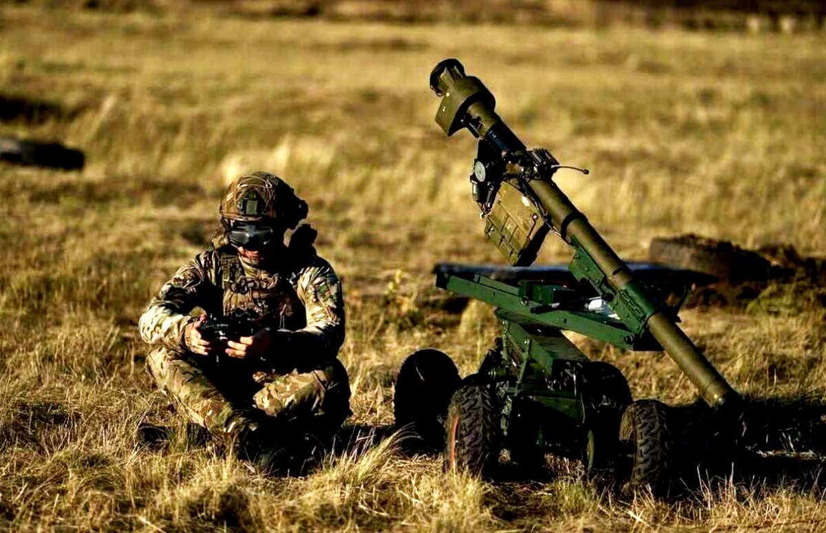 Để giải quyết vấn đề này, mới đây Lữ đoàn cơ giới số 28 của Ukraine đã phát triển một nền tảng phòng không robot kết hợp xe không người lái mặt đất 4×4 với hệ thống phòng không vác vai 9K38 Igla (MANPADS), có khả năng bắn hạ máy bay Nga. Ảnh: @Lữ đoàn cơ giới số 28 của Ukraine.