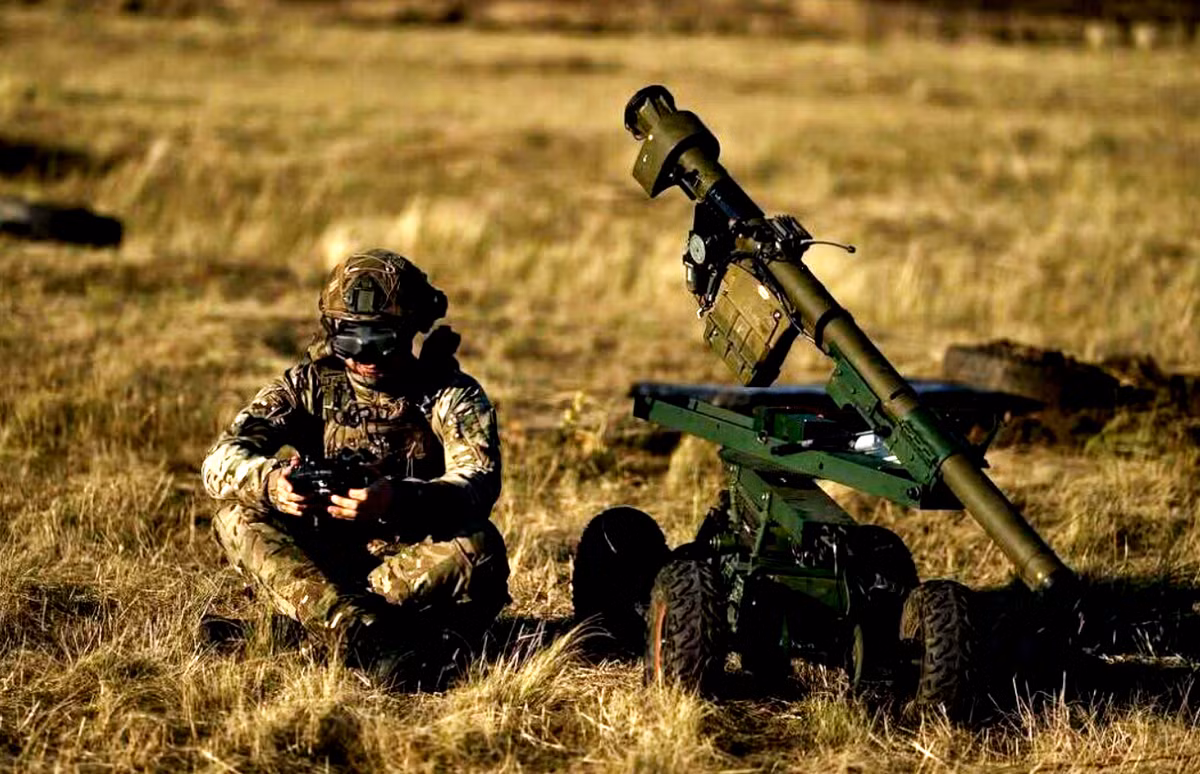 Để giải quyết vấn đề này, mới đây Lữ đoàn cơ giới số 28 của Ukraine đã phát triển một nền tảng phòng không robot kết hợp xe không người lái mặt đất 4×4 với hệ thống phòng không vác vai 9K38 Igla (MANPADS), có khả năng bắn hạ máy bay Nga. Ảnh: @Lữ đoàn cơ giới số 28 của Ukraine.