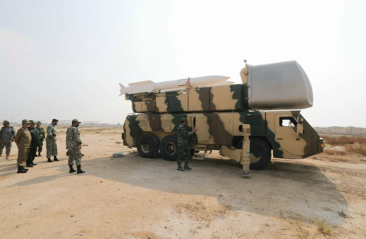 Mặc dù hệ thống phòng không của Iran đã bị suy yếu nghiêm trọng, nhưng họ vẫn có khả năng bắn hạ máy bay không người lái của Israel, bằng chứng là việc Không quân Israel vừa mất một chiếc máy bay không người lái tên là Elbit Systems Hermes 900 ngay tại tỉnh Isfahan ở miền trung Iran. Ảnh: @ Defence Blog.