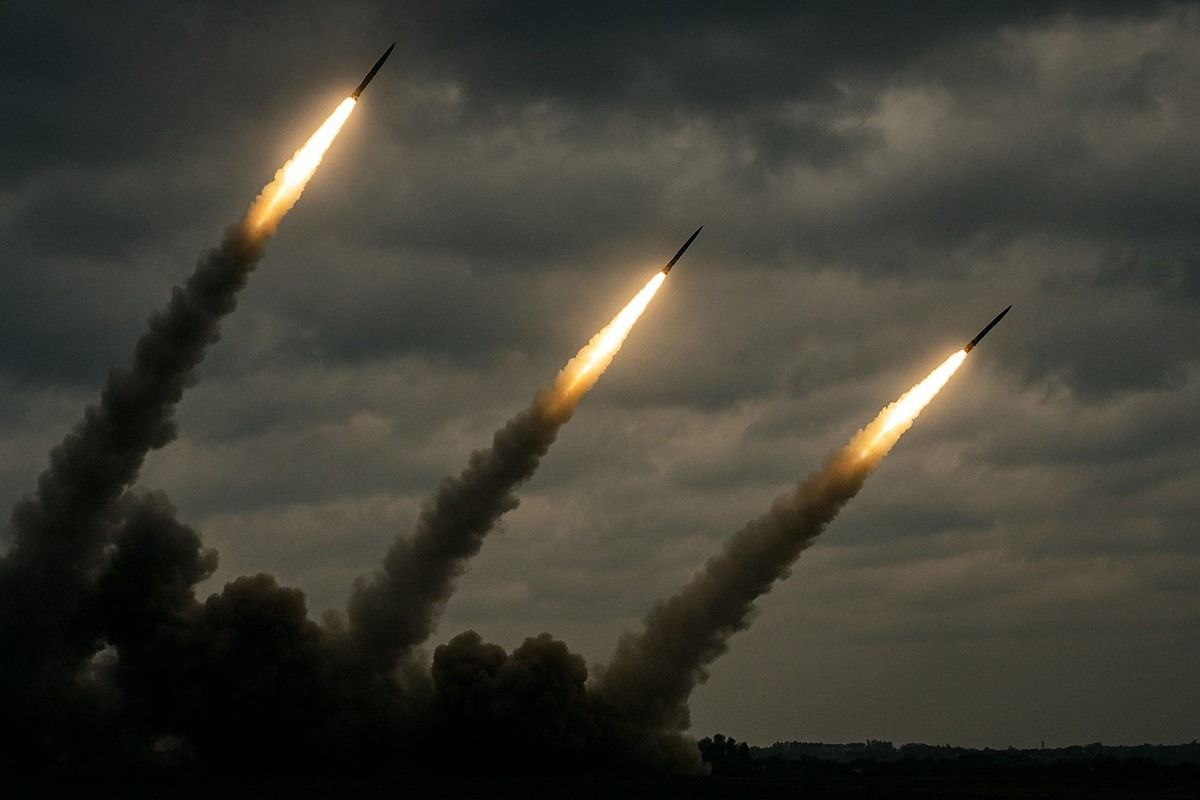 Dù các tên lửa và UAV Nga được phóng với mục tiêu chính là các cơ sở quân sự và hạ tầng năng lượng của Ukraine, nhưng đường bay phức tạp của chúng khiến không phận Ba Lan nhiều lần bị đe dọa. Theo giới quan sát, chỉ cần một vụ rơi tên lửa hoặc UAV vào lãnh thổ NATO, nguy cơ xảy ra đối đầu trực tiếp Nga-NATO sẽ tăng lên đáng kể.