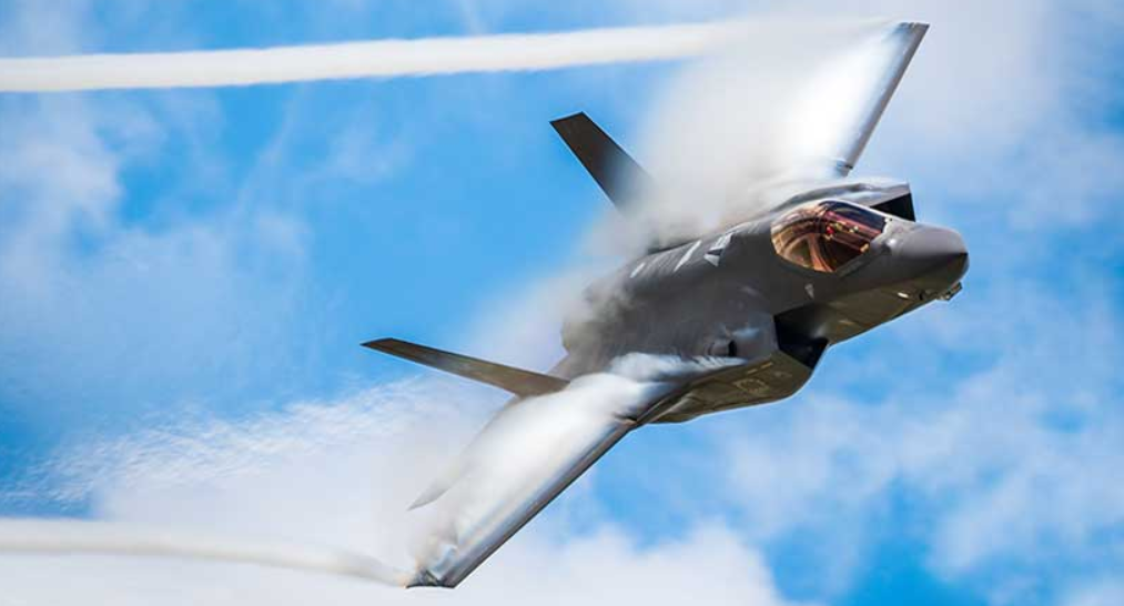 Trong khi đó, F-35 có giá thành cao và mang theo nhiều rủi ro về địa chính trị, vì Ấn Độ có nguy cơ bị Mỹ trừng phạt theo Đạo luật Chống lại Kẻ thù, vì tăng cường quan hệ với Nga, như đã thấy với thỏa thuận S-400. Ảnh: @ The National Interest.