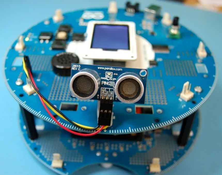 Robot bốn chân này dài 65 cm, được trang bị các hệ thống cảm biến ghi âm thanh-hình ảnh cực kỳ tân tiến. Để phát hiện nguồn bức xạ, robot này sử dụng 5 mô-đun cảm biến. Nó cũng có thể tiến hành giám sát không khí, giám sát video, đo nhiệt độ và độ ẩm tại hiện trường các cảng. Ảnh: @RS Components.