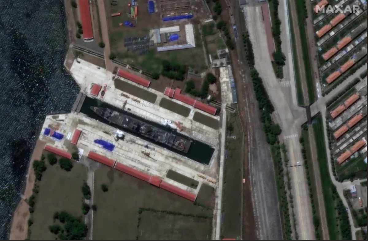 Vị trí của con tàu hiện nằm gần biên giới Nga trong một khu vực kinh tế thống trị bởi thương mại xuyên biên giới cũng chỉ ra khả năng, Nga có thể sẽ giúp đỡ Triều Tiên khắc phục sự cố trên con tàu này. Ảnh: @Maxar Technologies.