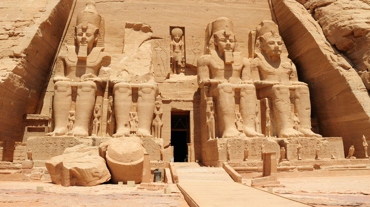 Khi tiến hành khai quật tại khu di chỉ khảo cổ Tell El-Kharouba ở vùng Bắc Sinai của Ai Cập, các chuyên gia đến từ Hội Đồng Cổ Vật Tối Cao Ai Cập bất ngờ tìm thấy quần thể di tích cổ xưa đồ sộ. Ảnh: @Hội Đồng Cổ Vật Tối Cao Ai Cập.