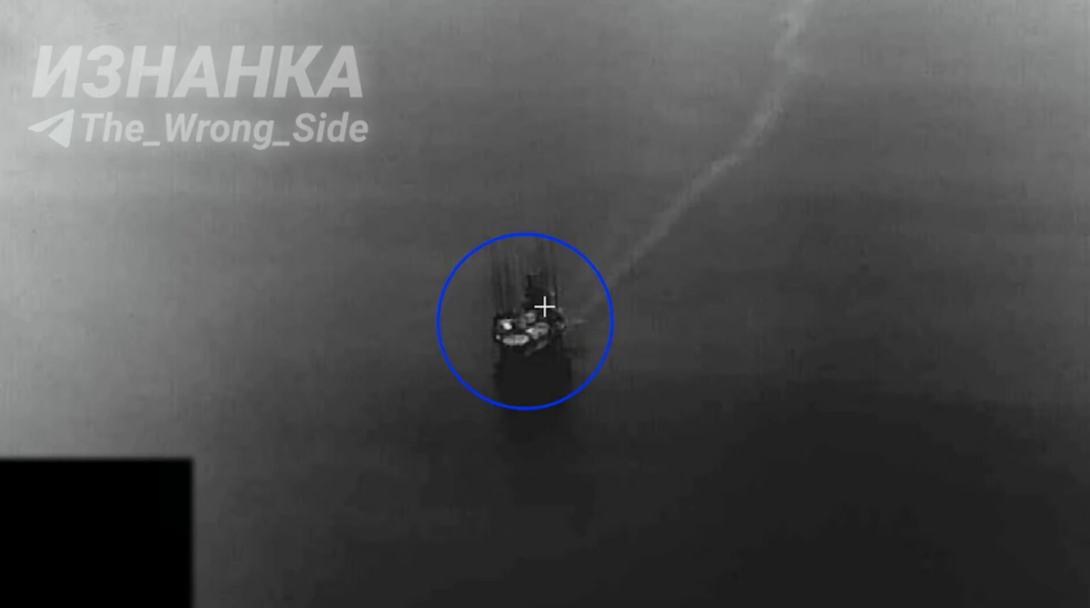 Tuy nhiên, phát biểu với tờ The War Zone, Trung tướng Kyrylo Budanov, chỉ huy Tổng cục Tình báo của Ukraine, đã phủ nhận những tuyên bố của Nga về mục đích sử dụng giàn khoan này cho mục đích quân sự, nhưng từ chối cung cấp thêm thông tin chi tiết. Ảnh: @@Archer83Able.