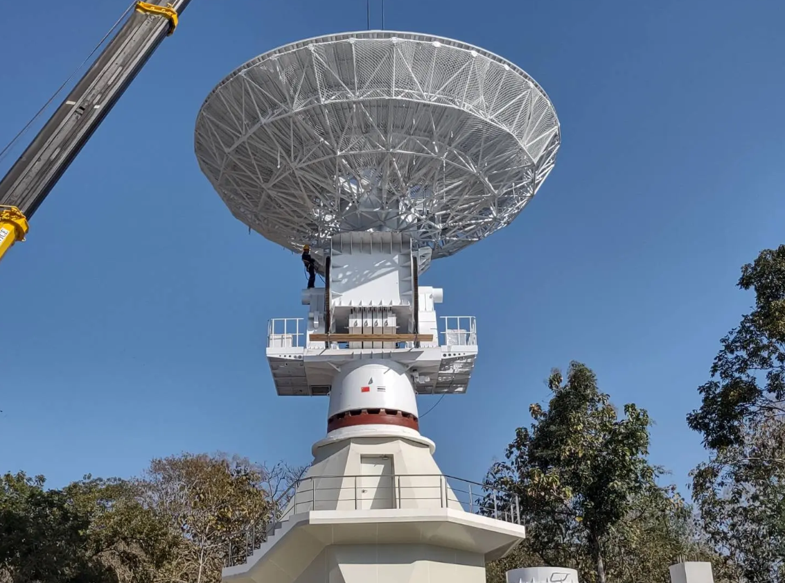 Ngoài ý nghĩa khoa học, dự án này cũng được coi là dấu hiệu tăng cường mối quan hệ giữa Trung Quốc và Thái Lan. Ding Chibiao, Phó chủ tịch Viện Hàn lâm Khoa học Trung Quốc, mô tả dự án kính thiên văn này là “hình mẫu” của hợp tác khoa học. Ảnh: @NordNordWest in Wikipedia.