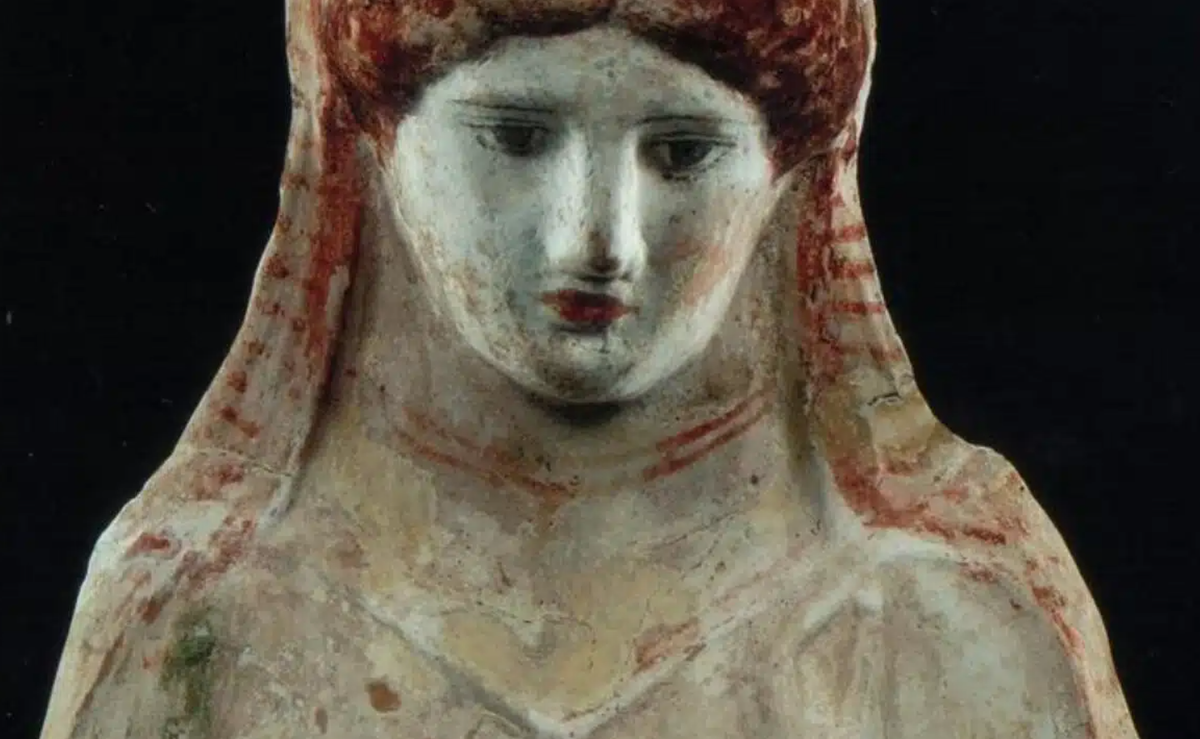 Lớp phủ màu trắng nhấn mạnh những chuẩn mực vẻ đẹp phụ nữ thời Hy Lạp cổ đại lúc bấy giờ. Ảnh: @Bảo tàng Khảo cổ học Amphipolis.